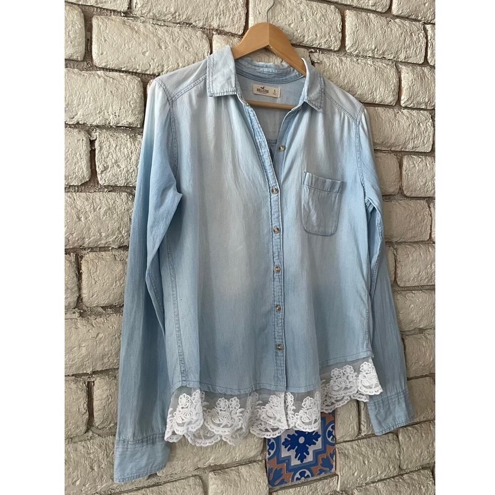 :‎ Hollister Light Wash Chambray Button-Up Shirt with White Lace Trim Size Small - Picture 2 of 9